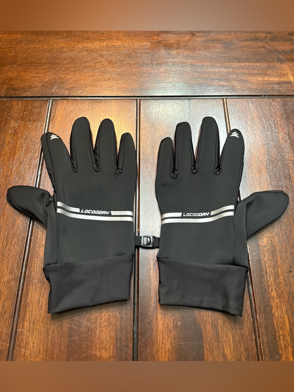 Black winter gloves with silver reflective stripes and gripping, L/XL